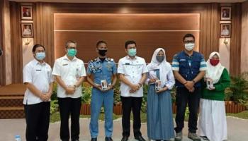 BANGKA TERKINI - PANGKALPINANG - Samsung Electronics Indonesia menyerahkan 200-unit,