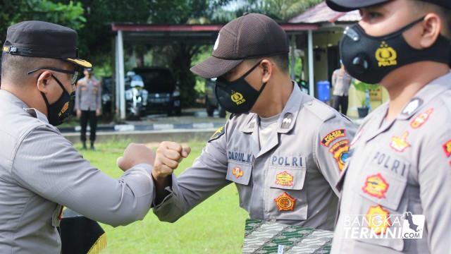 Tim Vaksinator Polres Bangka Tengah Diberikan Penghargaan oleh Kapolres Bangka Tengah.
